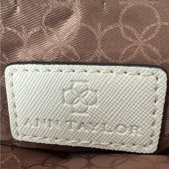 Ann Taylor - Yellow and White Wristlet - Picture 5 of 6